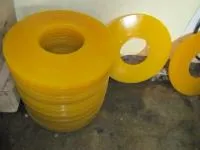 Чистящие и направляющие диски для очистных поршней нефтетрубопроводов, из полиуретана