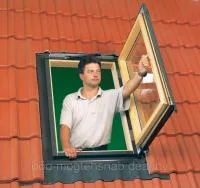 Мансардные окна Fakro (Факро) - Распашное окно предназначено для выхода на крышу
